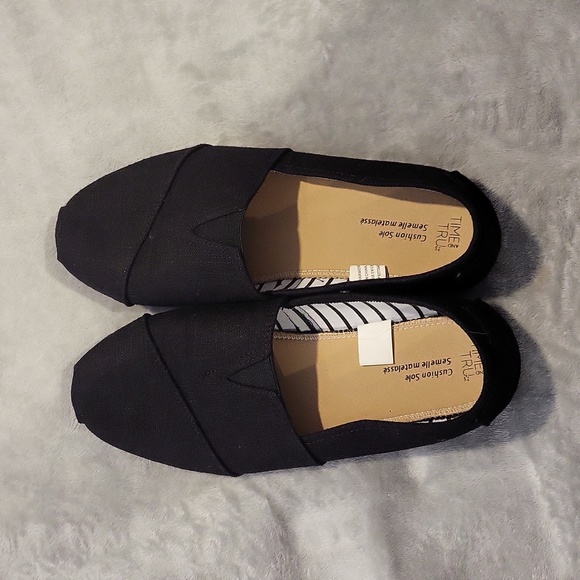 Black knit slip ons - Picture 1 of 1